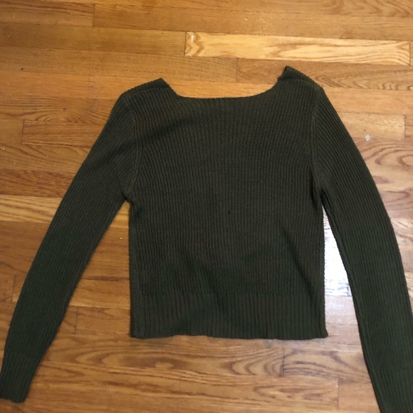 Green Sweater - Picture 3 of 3